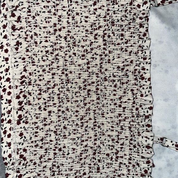 Cropped Camitop w/pretty floral print🤍 - Picture 3 of 3